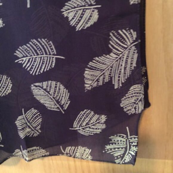 3/$15 Vintage Oblong Autumn Fall Scarf Brown Cream Leaves Leaf Pattern - Picture 3 of 3